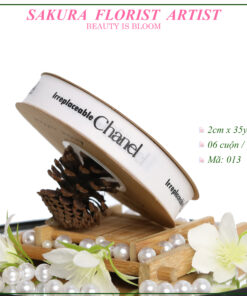 ruy băng gân in chữ Chanel trắng