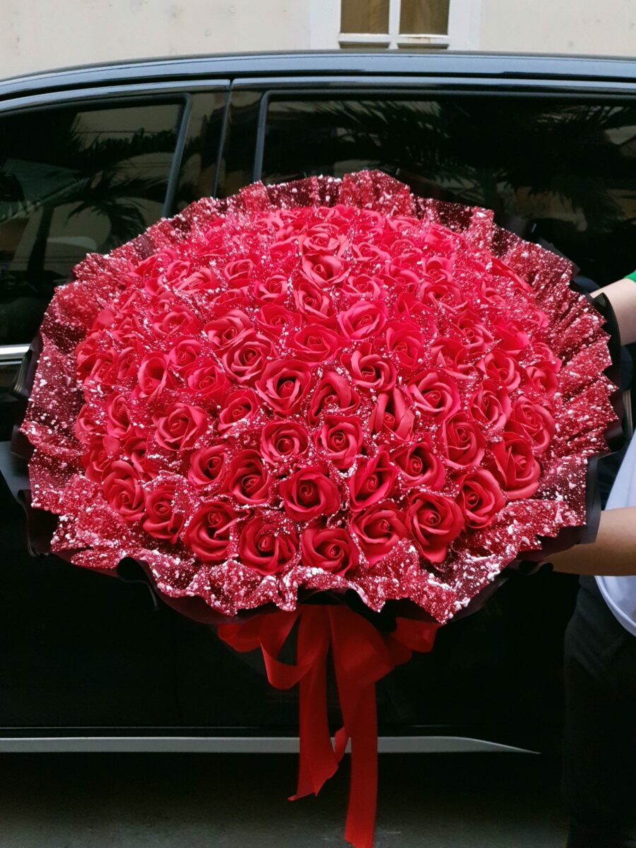 Lưới tuyết đỏ – nổi bật, thường dùng cho hoa tặng dịp lễ, Valentine